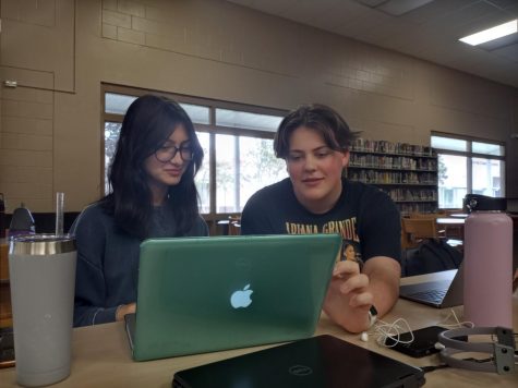 On Sept 20, in the media center, some seniors gathered to work on their Common Application with the help of Ms. Chamberlin (FAC). 