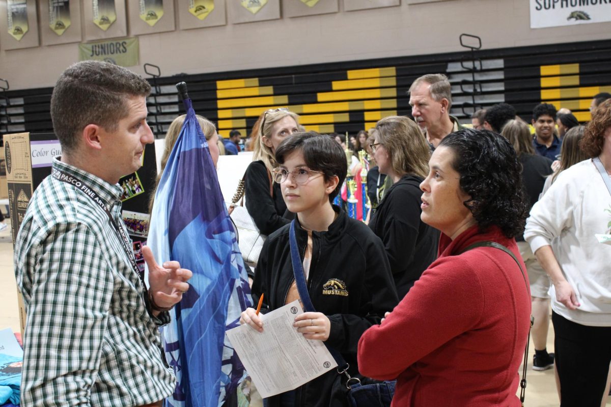 Mr. Hobbs (FAC) helps Natalie Kossoff (27) with her course selection on Curriculum Night. Photo by A. Wallis